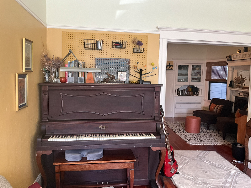 464 49th St #464 - Photo 3 of 19