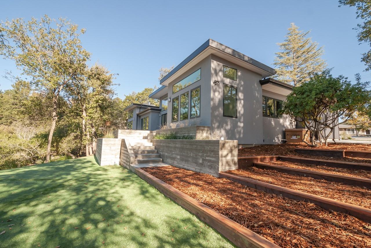 81 Estates Drive - Photo 2 of 24