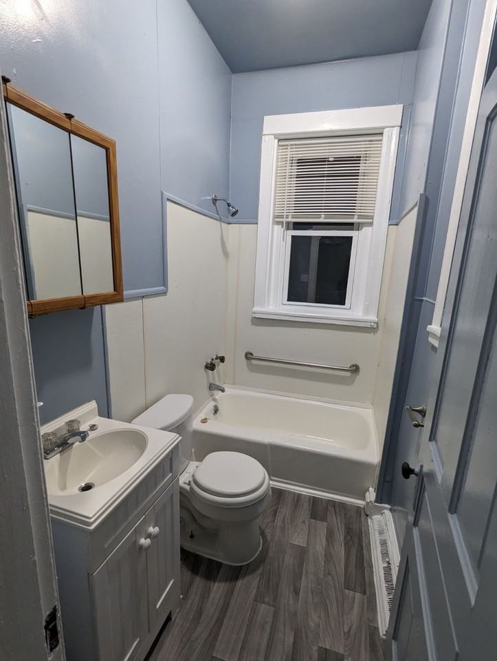 658 Oak Hill Ave 1st Fl #658-1 - Photo 2 of 5