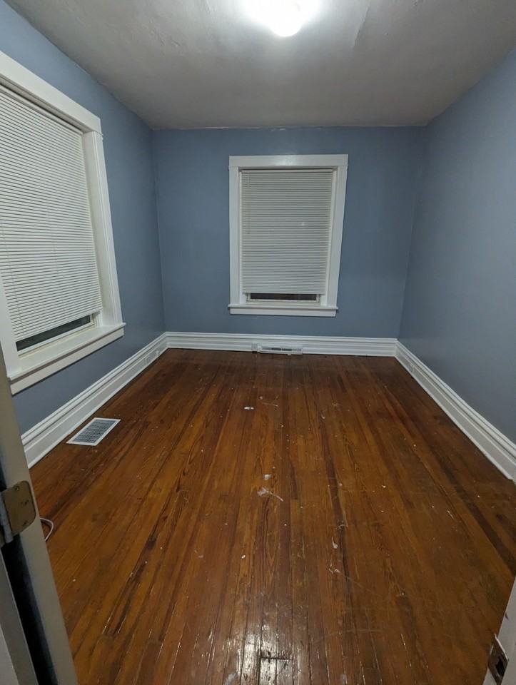 658 Oak Hill Ave 1st Fl #658-1 - Photo 3 of 5