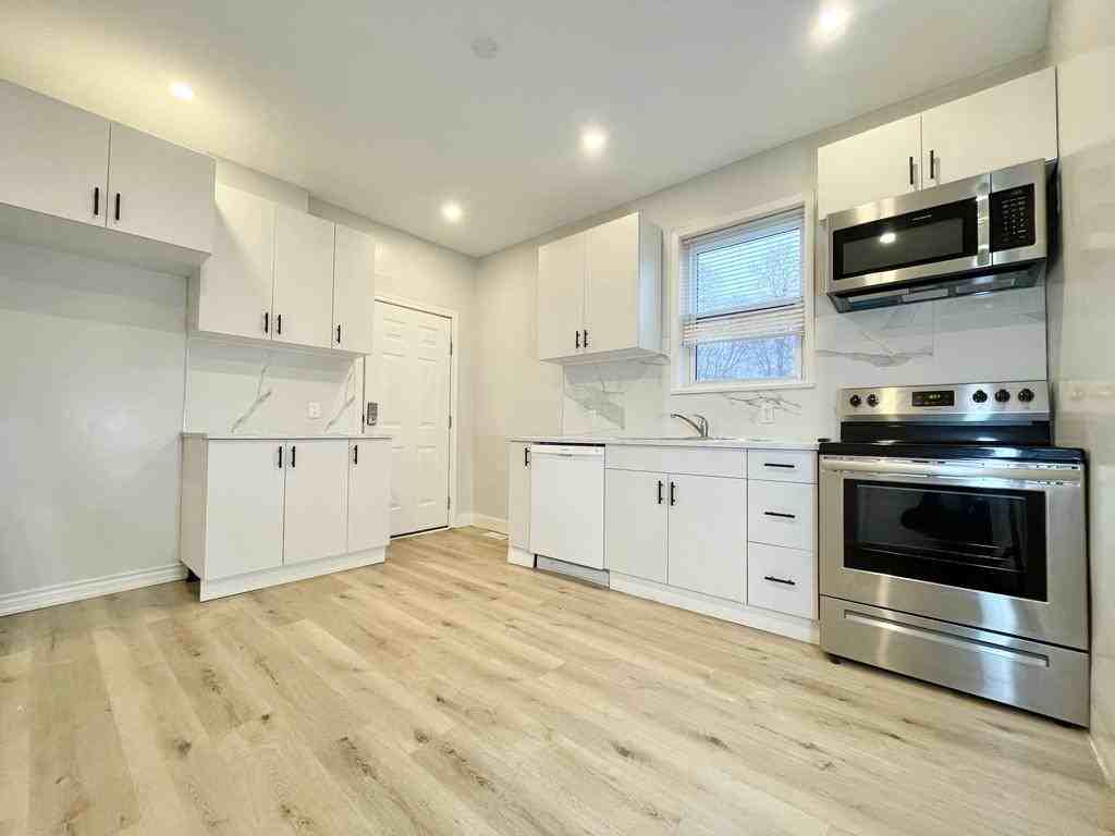 108 Clarence St Lowr - Photo 2 of 8