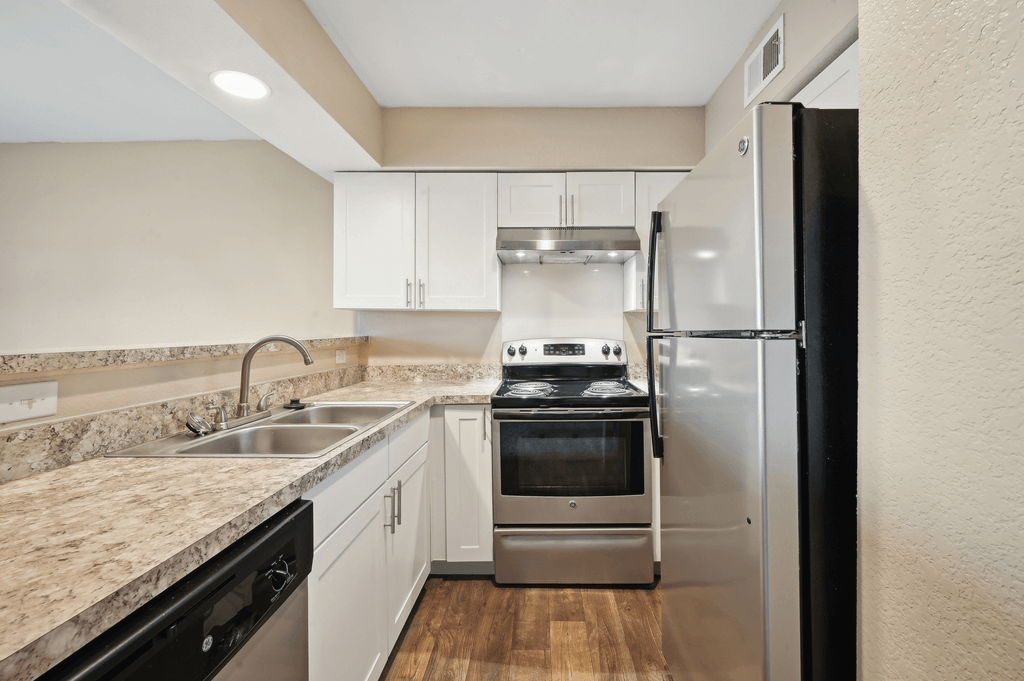 Lake Village West Apartments - Photo 3 of 16