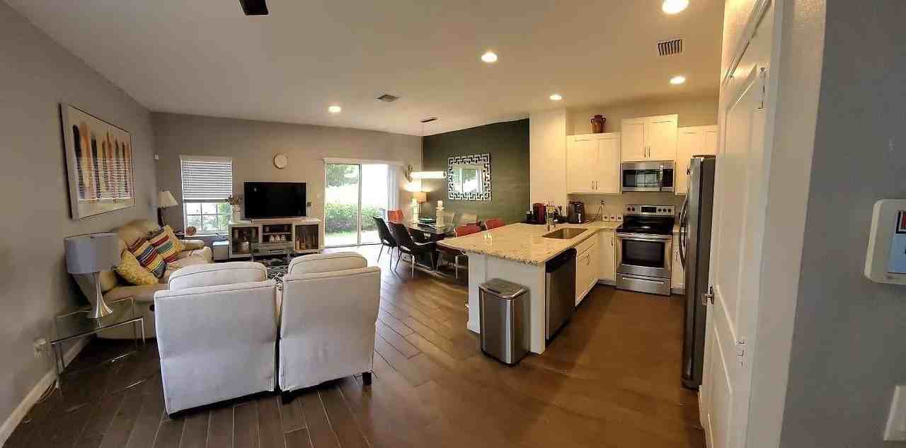 1134 Nw 40th Ter - Photo 2 of 8
