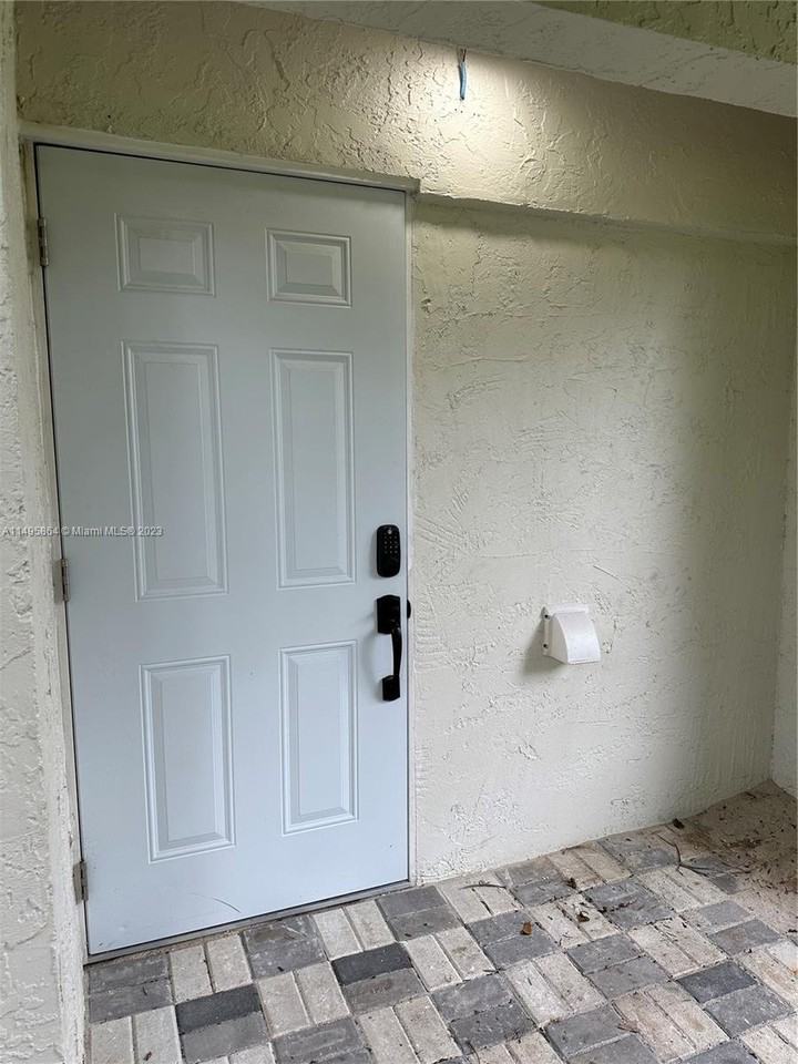 604 Nw 99th Ter #1 - Photo 2 of 8