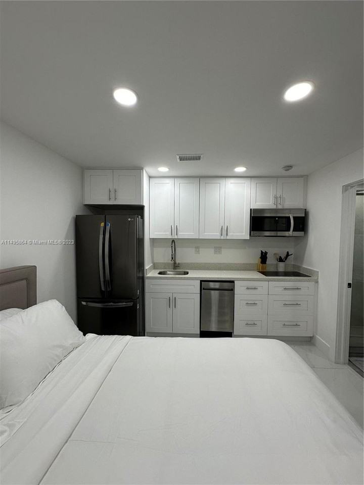 604 Nw 99th Ter #1 - Photo 3 of 8