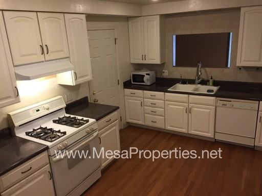 415 Lewis Ct - Photo 2 of 14