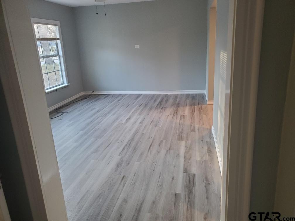 509 Elm St - Photo 2 of 7