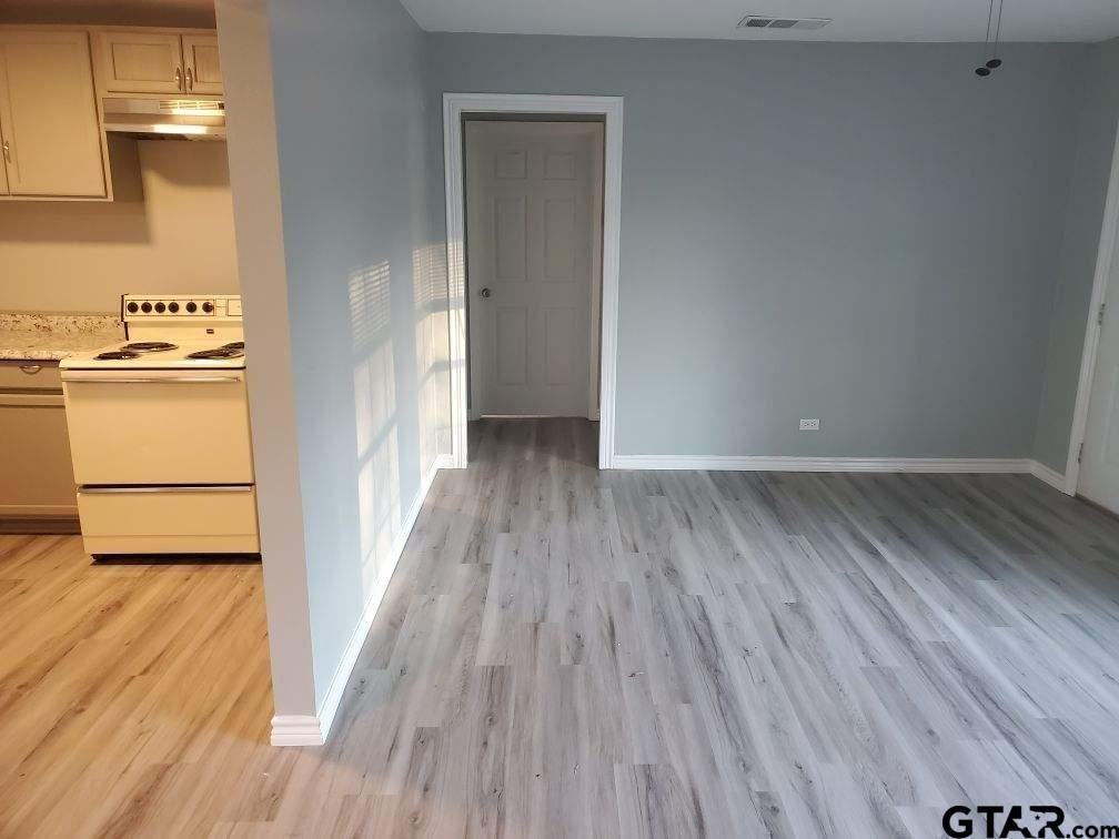 509 Elm St - Photo 3 of 7