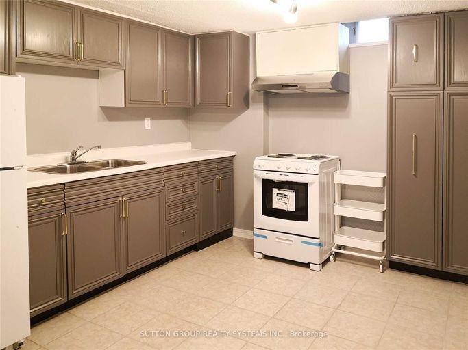 6005 Tenth Line W #6005 - Photo 3 of 10