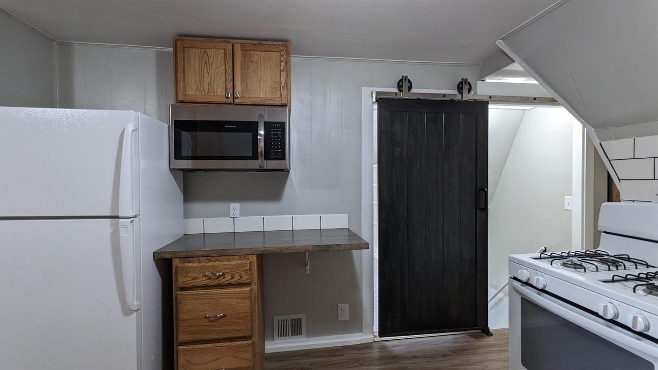 909 Hubbel St #2 - Photo 3 of 20
