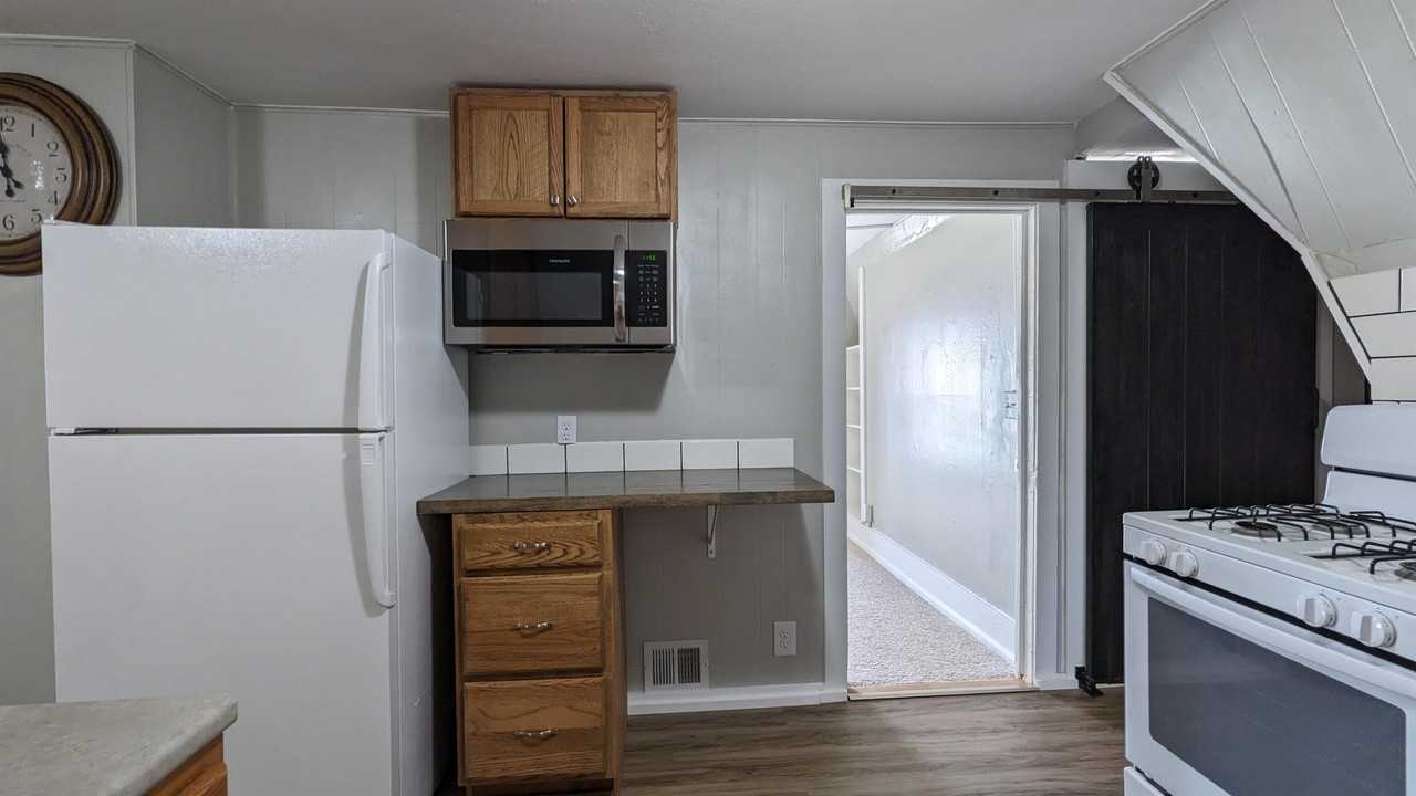 909 Hubbel St #2 - Photo 4 of 20