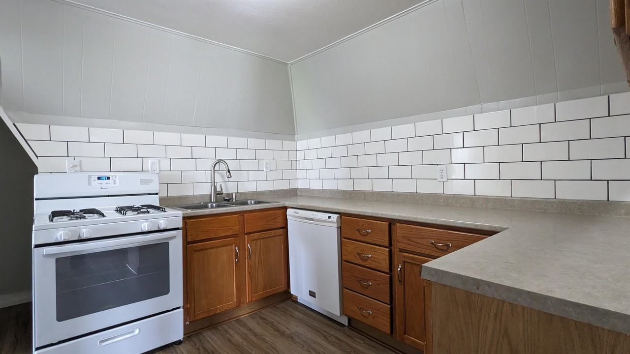 909 Hubbel St #2 - Photo 5 of 20
