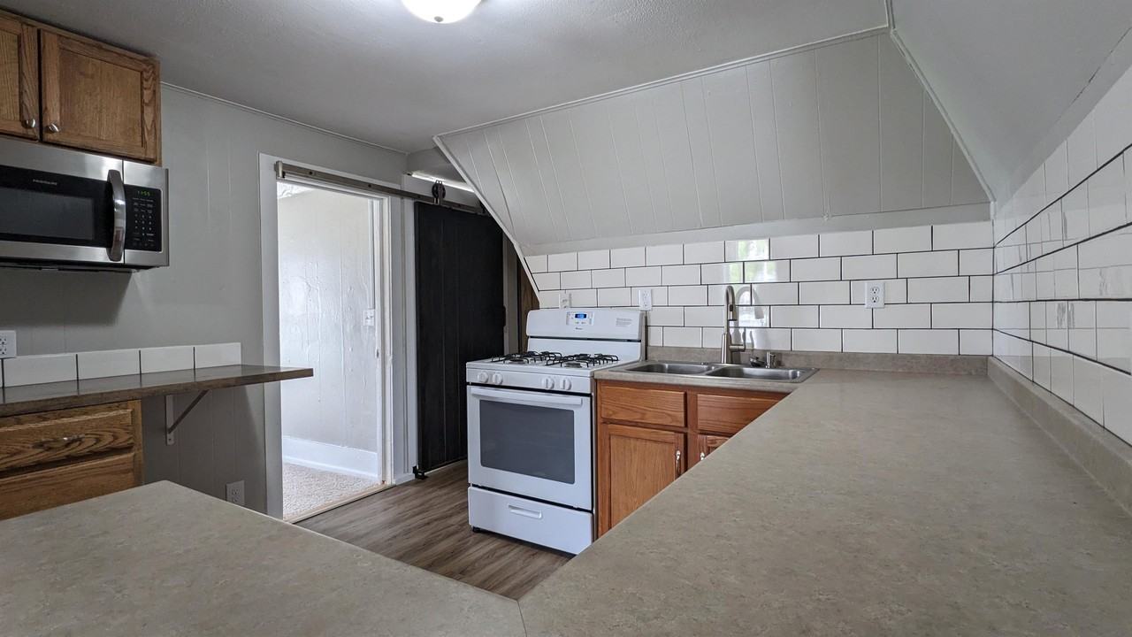 909 Hubbel St #2 - Photo 6 of 20