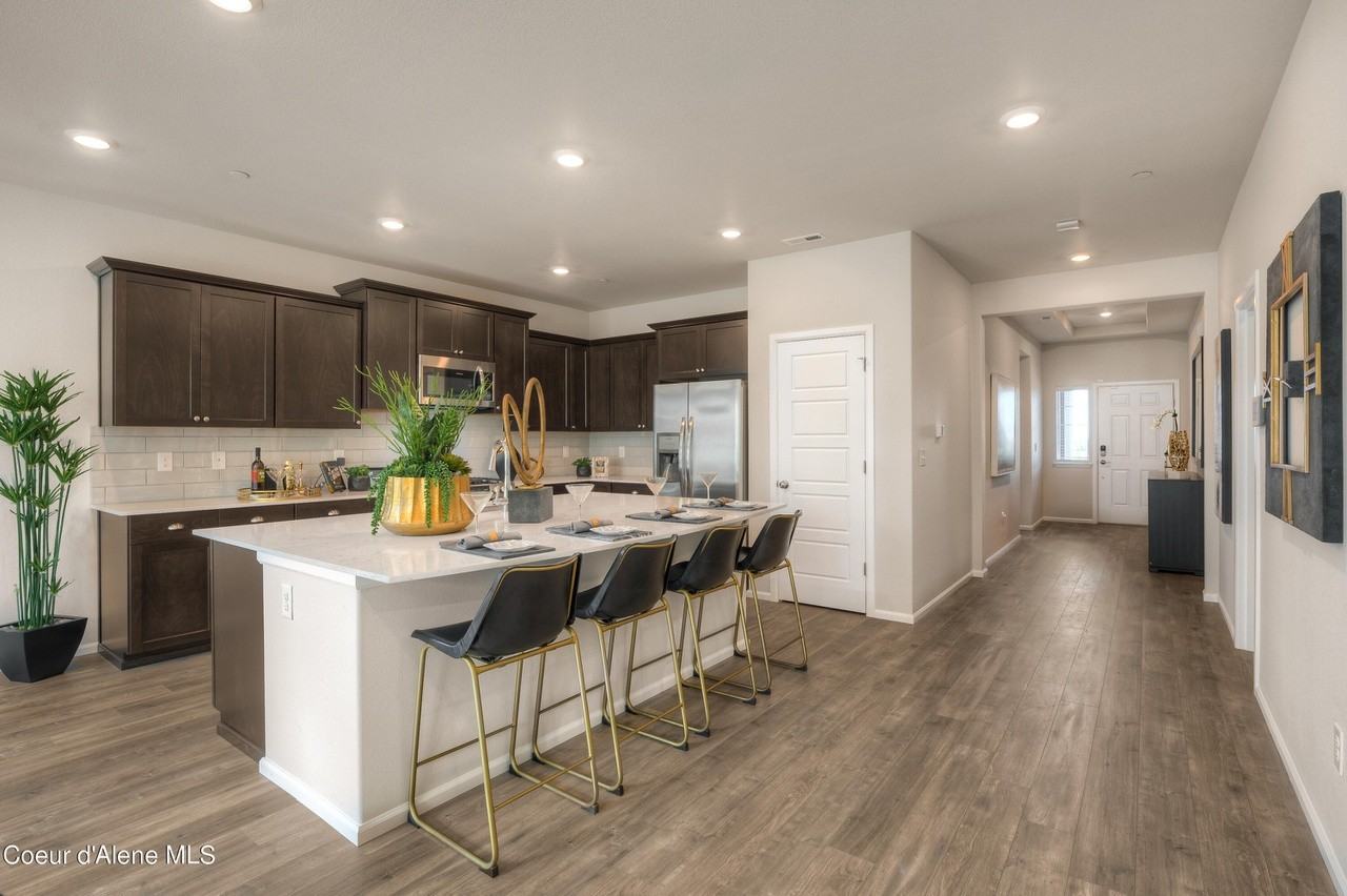 2914 N Barton Loop #1 - Photo 4 of 9