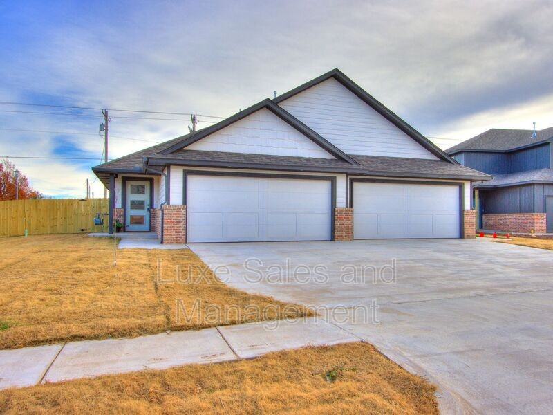 10522 Utica Dr - Photo 3 of 41