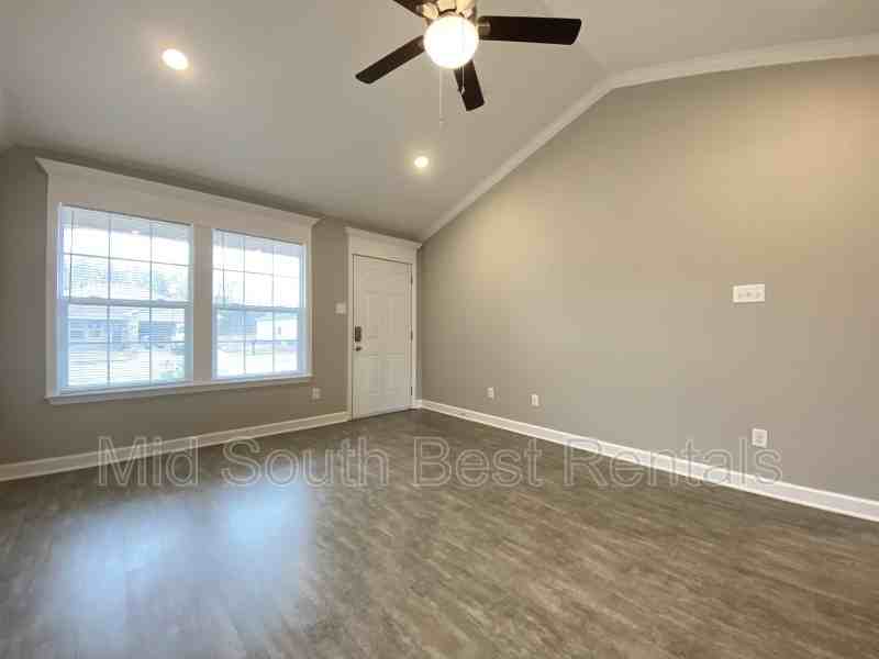 107 Magnolia - Photo 3 of 15