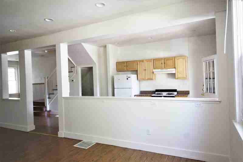 302 E University Pkwy - Photo 5 of 32
