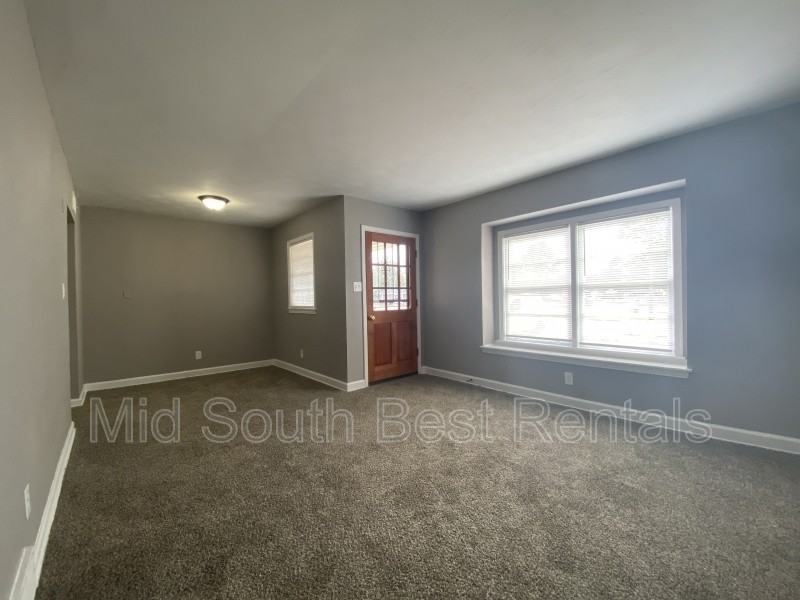 378 Lillian Dr - Photo 2 of 8