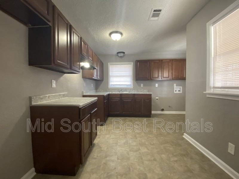 378 Lillian Dr - Photo 3 of 8