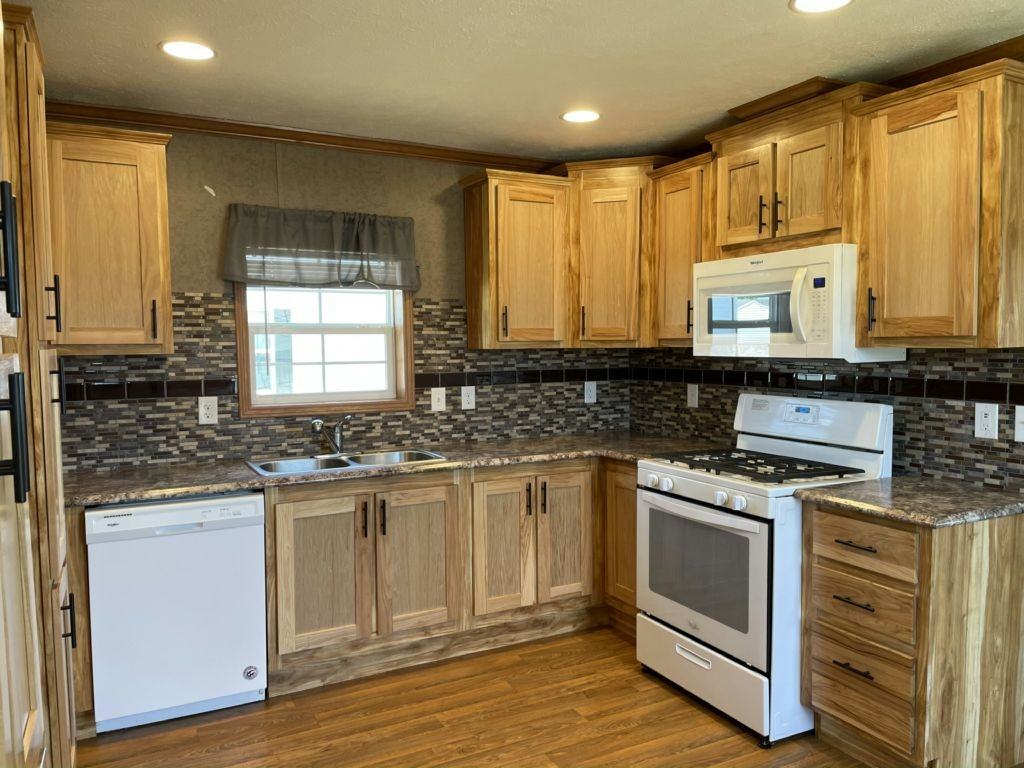 819 Willowbrook Dr - Photo 2 of 37