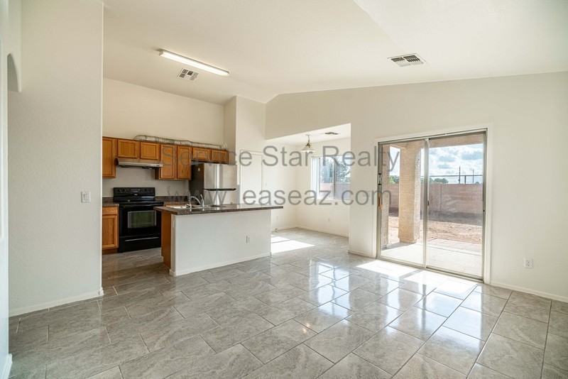 10715 W Coolidge St - Photo 3 of 34