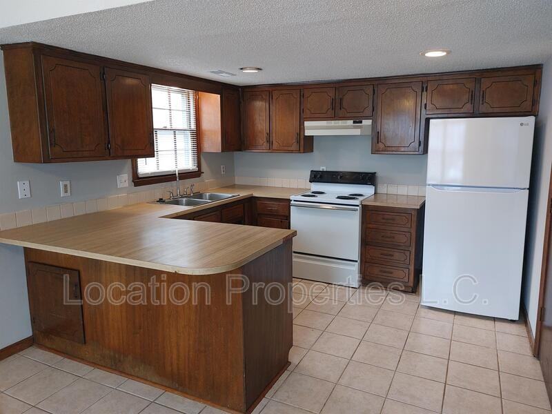 1341 Prairie Ave - Photo 3 of 12