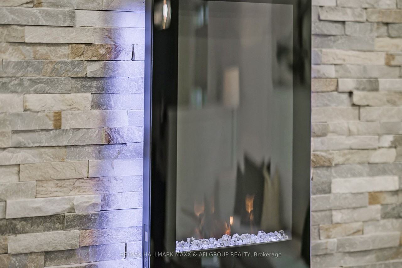 157 Amulet Crescent #Main - Photo 3 of 6