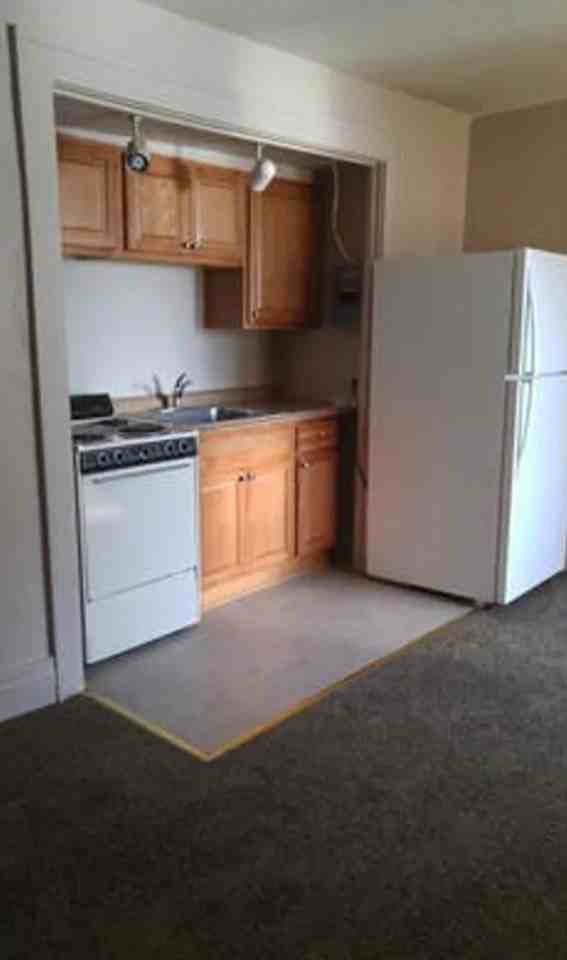 University Court Apartments - Photo 3 of 11