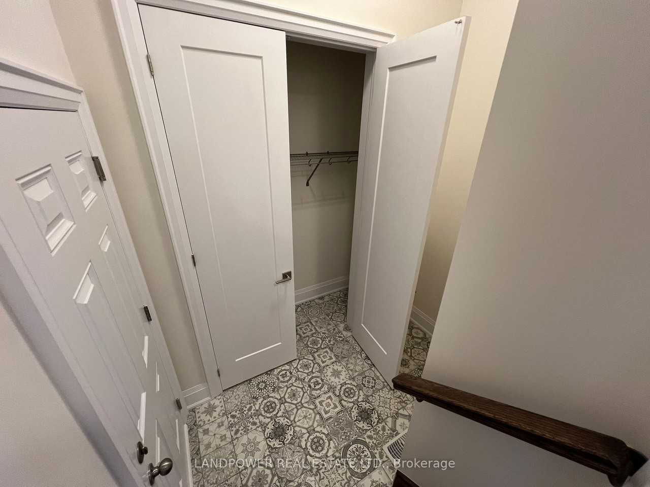 29 Schmeltzer Crescent #None - Photo 2 of 6