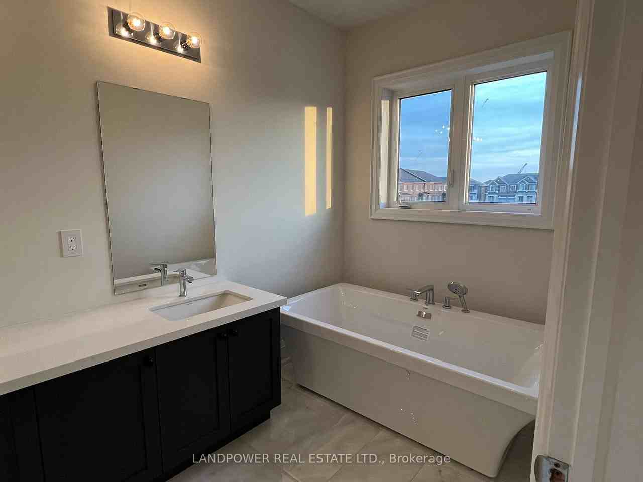 29 Schmeltzer Crescent #None - Photo 3 of 6