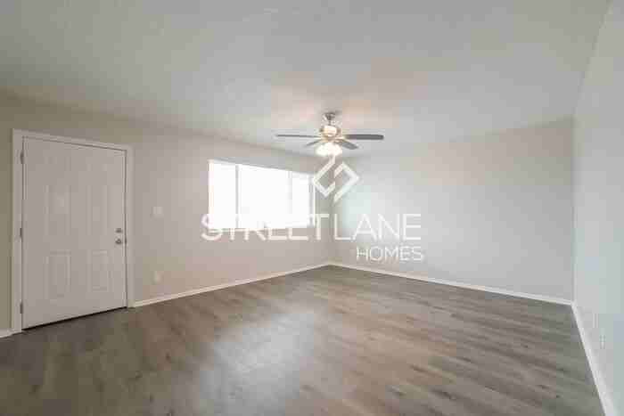 11447 N 43rd Dr - Photo 2 of 16