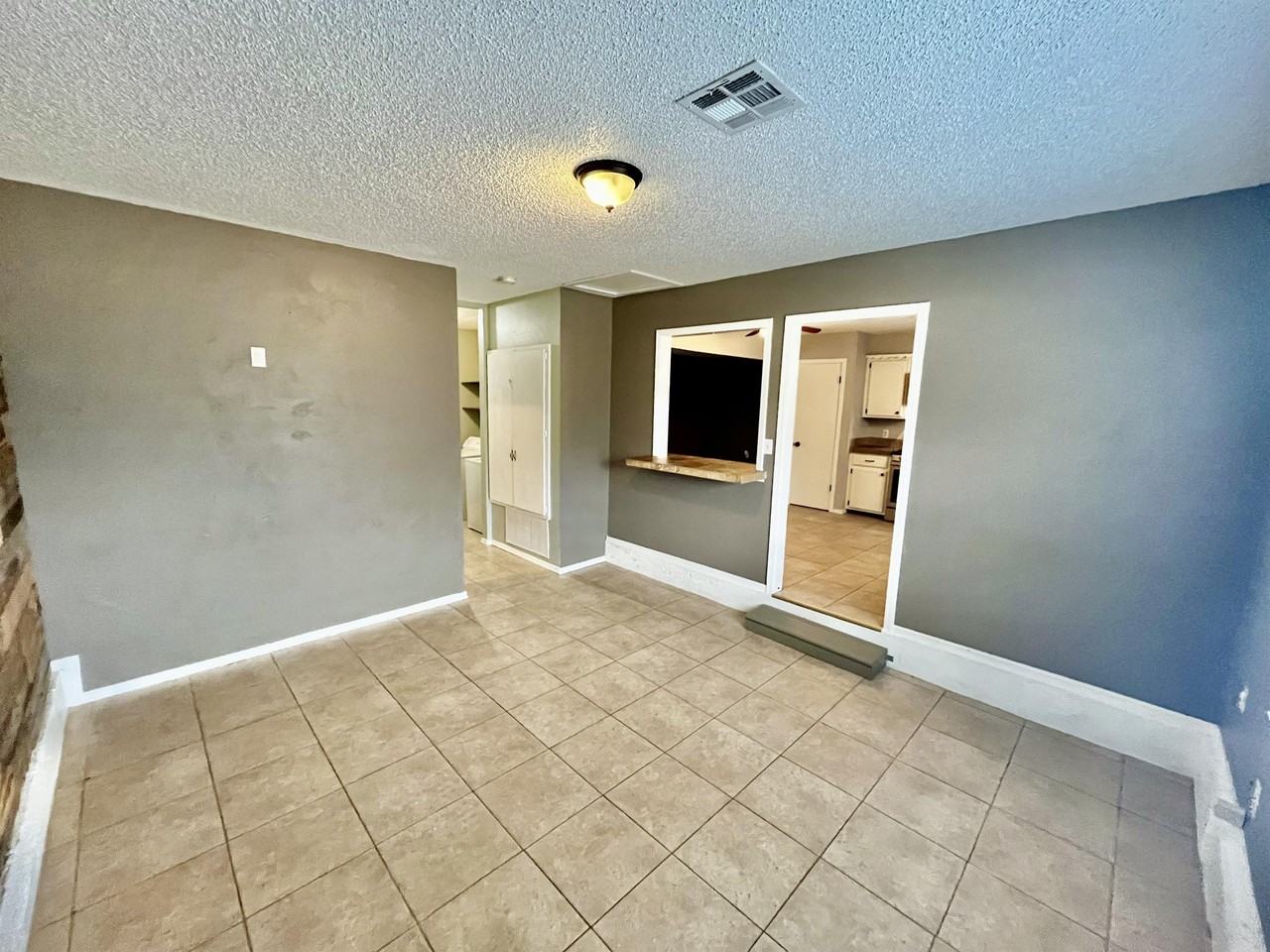 928 Charles Dr #1 - Photo 5 of 17