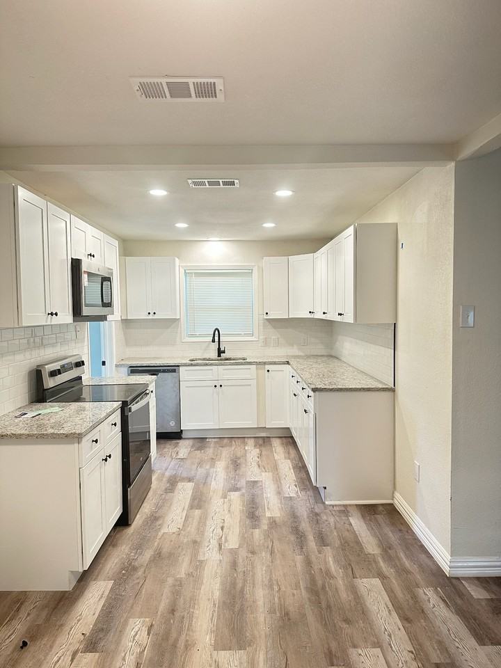 307 Ne Front St #NA - Photo 2 of 6