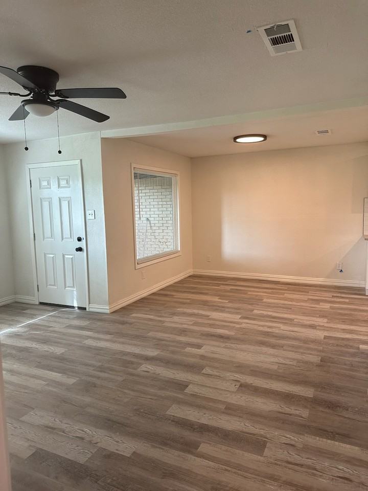 307 Ne Front St #NA - Photo 3 of 6