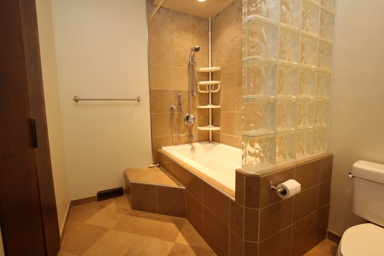 313 21 Ave Sw - Photo 2 of 11