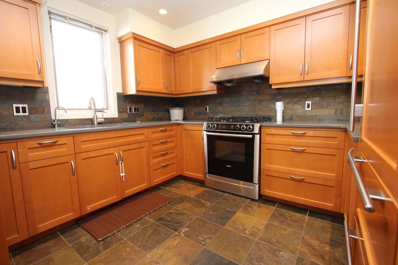 313 21 Ave Sw - Photo 3 of 11