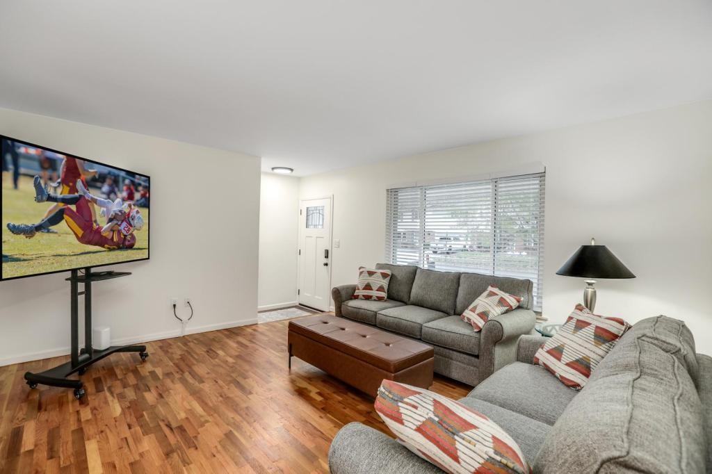 9215 Tavistock Drive - Photo 3 of 15