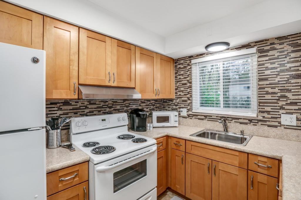 9215 Tavistock Drive - Photo 5 of 15