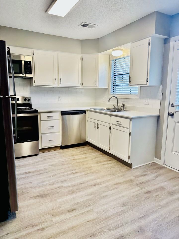 Windsong Townhomes - Photo 3 of 37