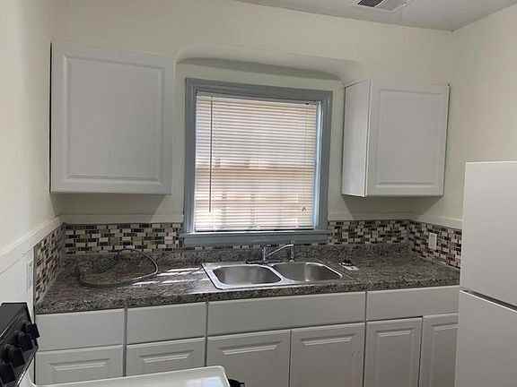 3128 Faxon Ave - Photo 2 of 4