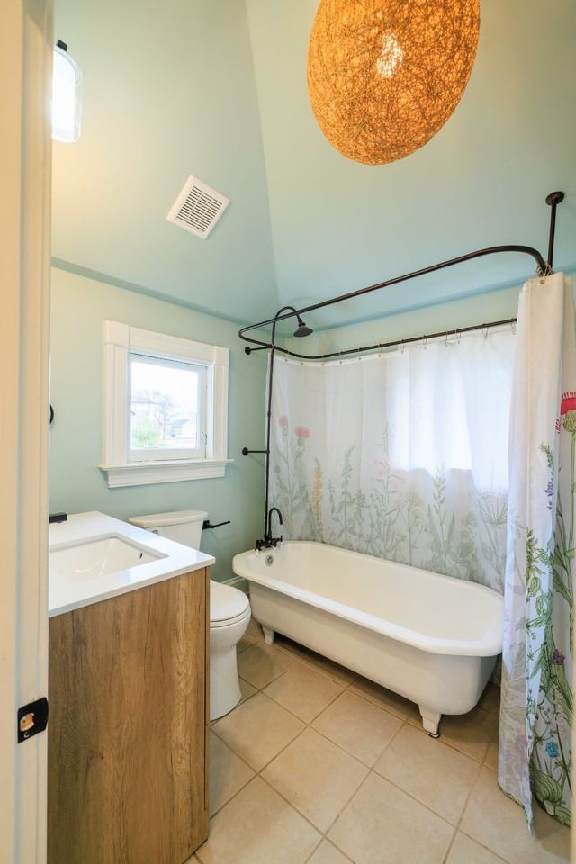 1111 Glenview Dr - Photo 4 of 17