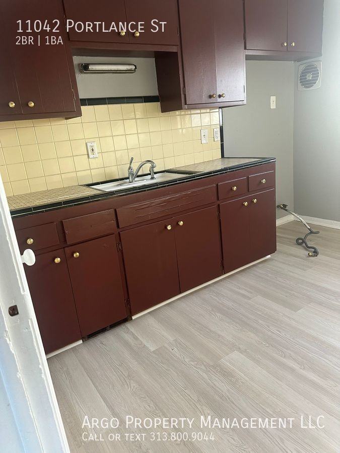 11042 Portlance St - Photo 2 of 7