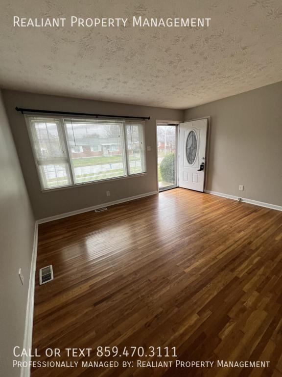 2059 Tamarack Dr - Photo 2 of 15