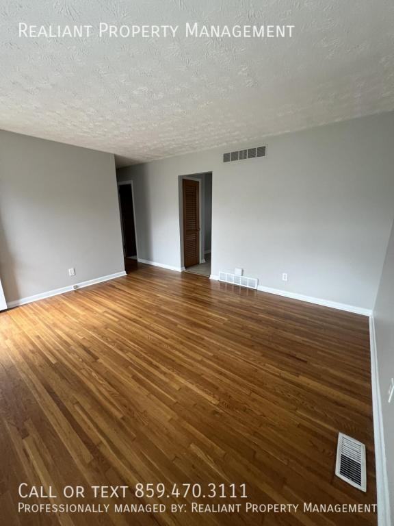 2059 Tamarack Dr - Photo 3 of 15