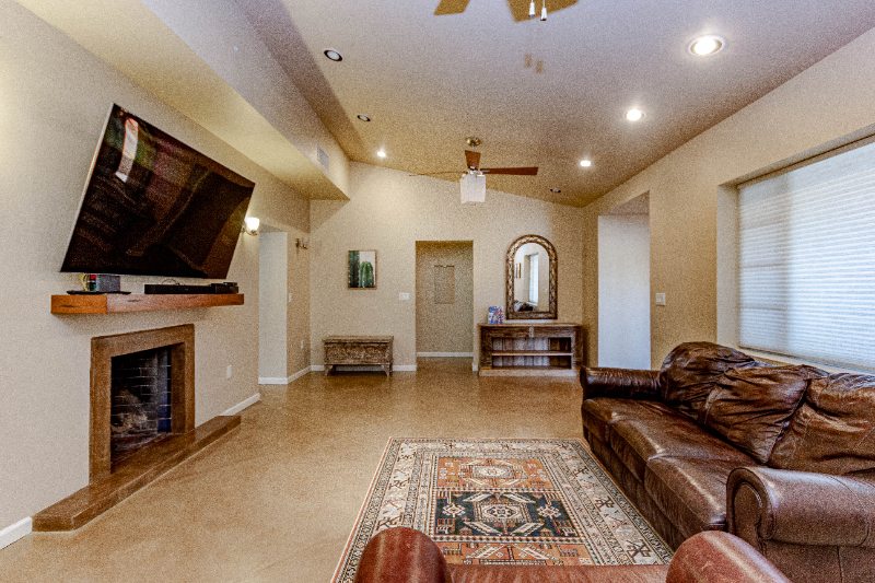 714 E Waverly St - Photo 2 of 8