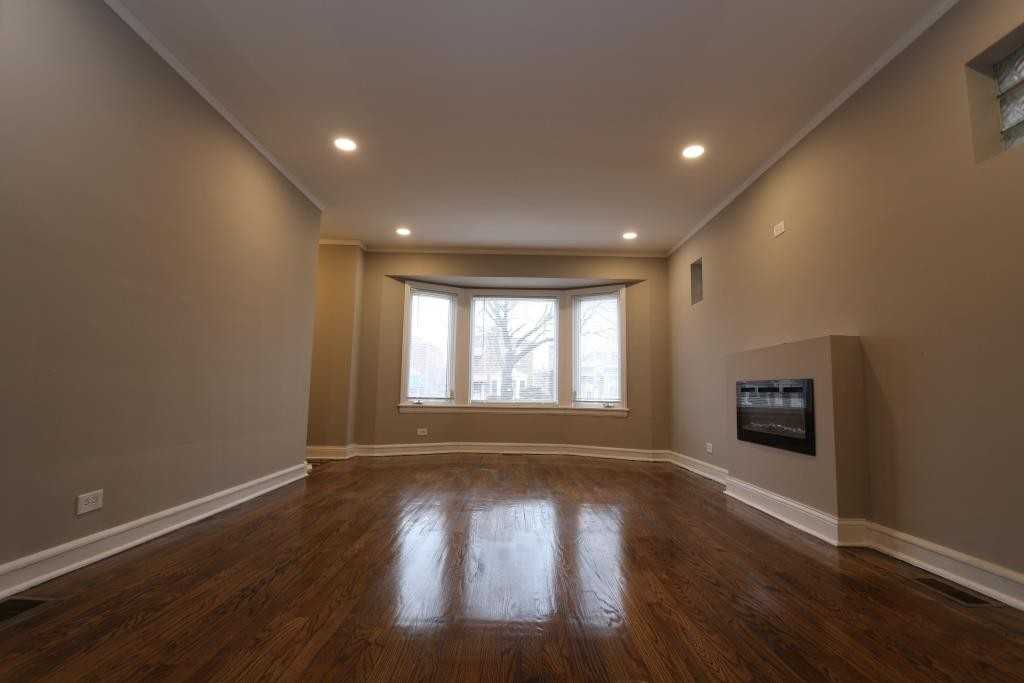 10446 S Eberhart Ave #NA - Photo 2 of 20