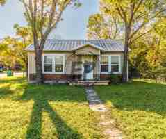 featured image of 911 E Craven Ave #1