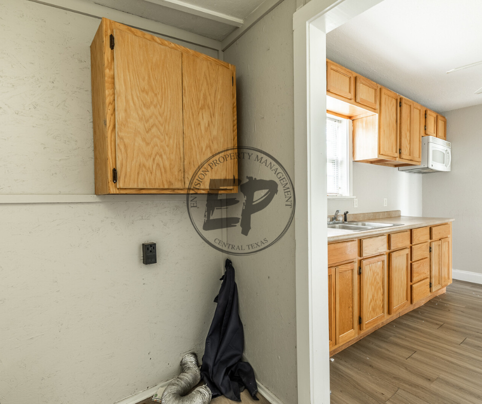 911 E Craven Ave #1 - Photo 3 of 18