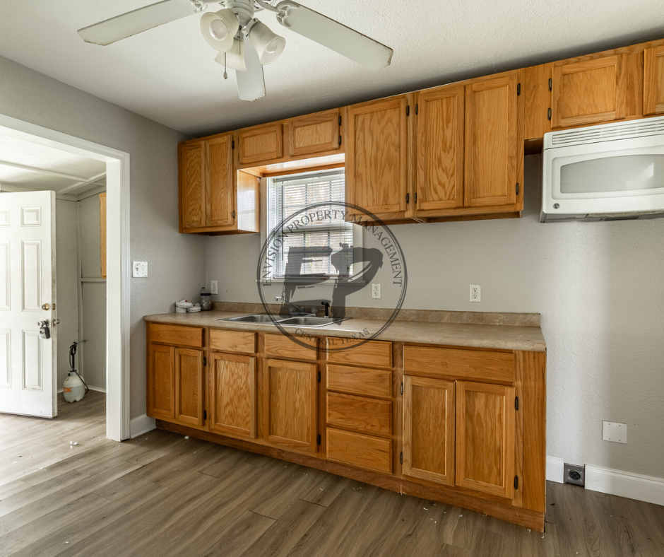 911 E Craven Ave #1 - Photo 5 of 18