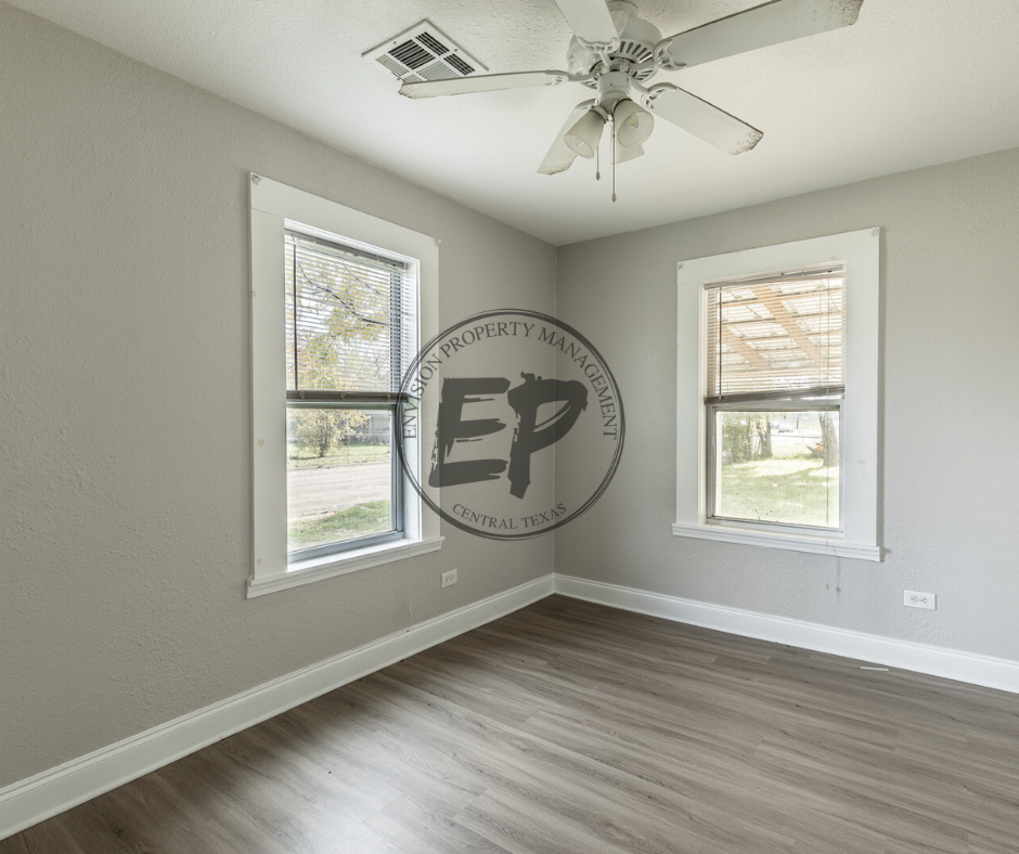 911 E Craven Ave #1 - Photo 6 of 18